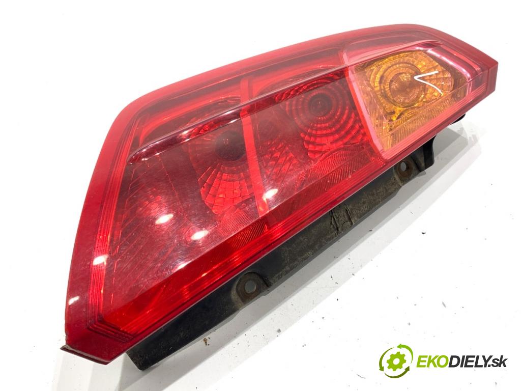 FIAT GRANDE PUNTO liftback 2006 57 kW 1.4 LPG 1368 Svetlo ľavy zad 