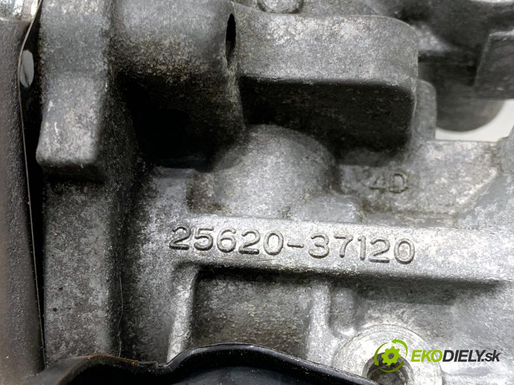 TOYOTA AURIS II Kombi 2017 73 kW 1.8 Hybrid (ZWE186_) 1798 ventil EGR CHLADIČ: 25601-37010-B