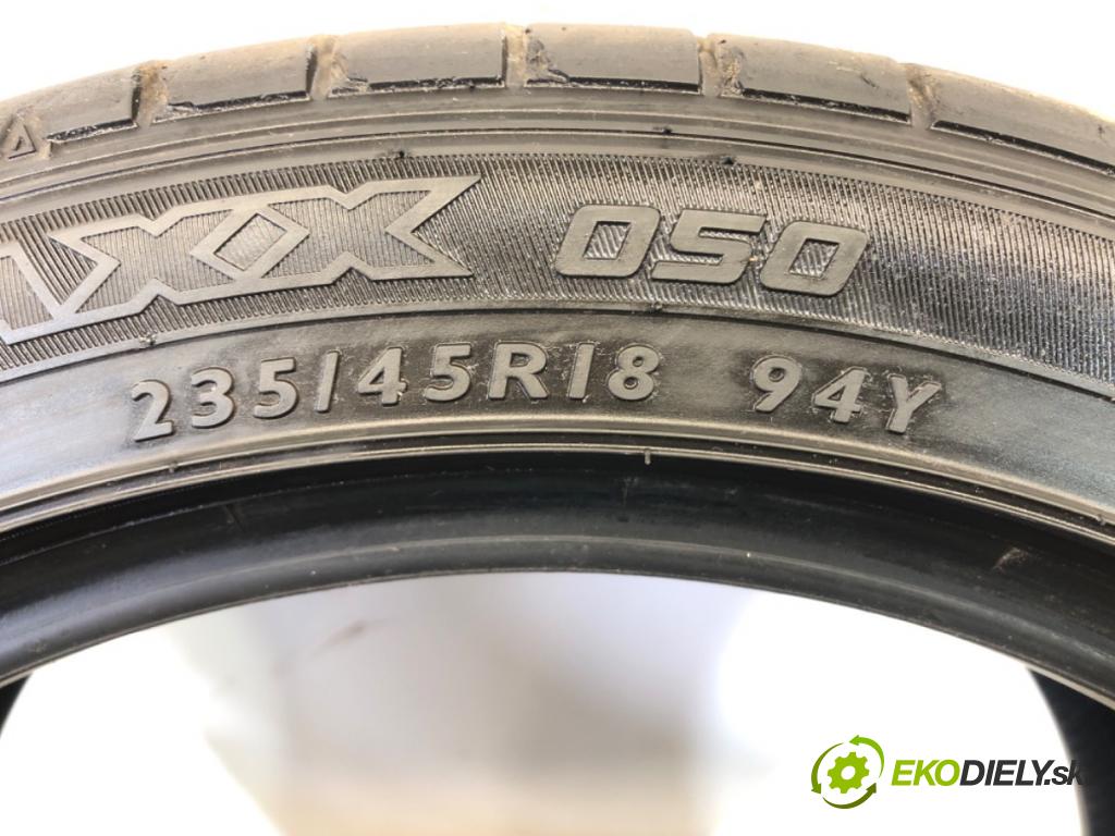 --- ---      PNEUMATIKA: 2X 235/45 18" DUNLOP