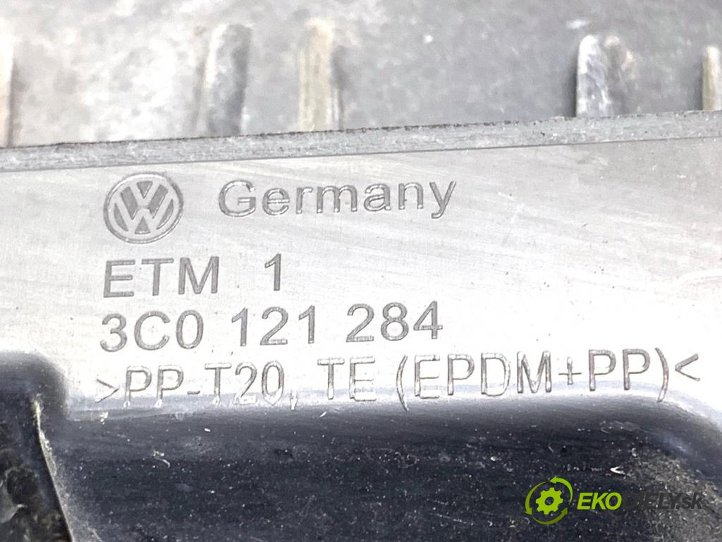 VW PASSAT B6 sedan 2007 77 kW 1.9 TDI 1896 Držiak predný 3C0121284 3C0121283 (Výstuha predná)