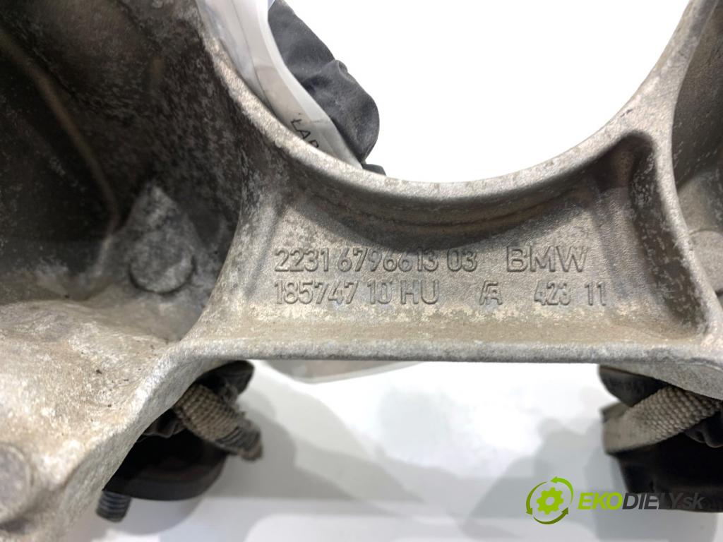 BMW F30 sedan 2015 110 kW 318 d 1995 držák převodovky 6796613
