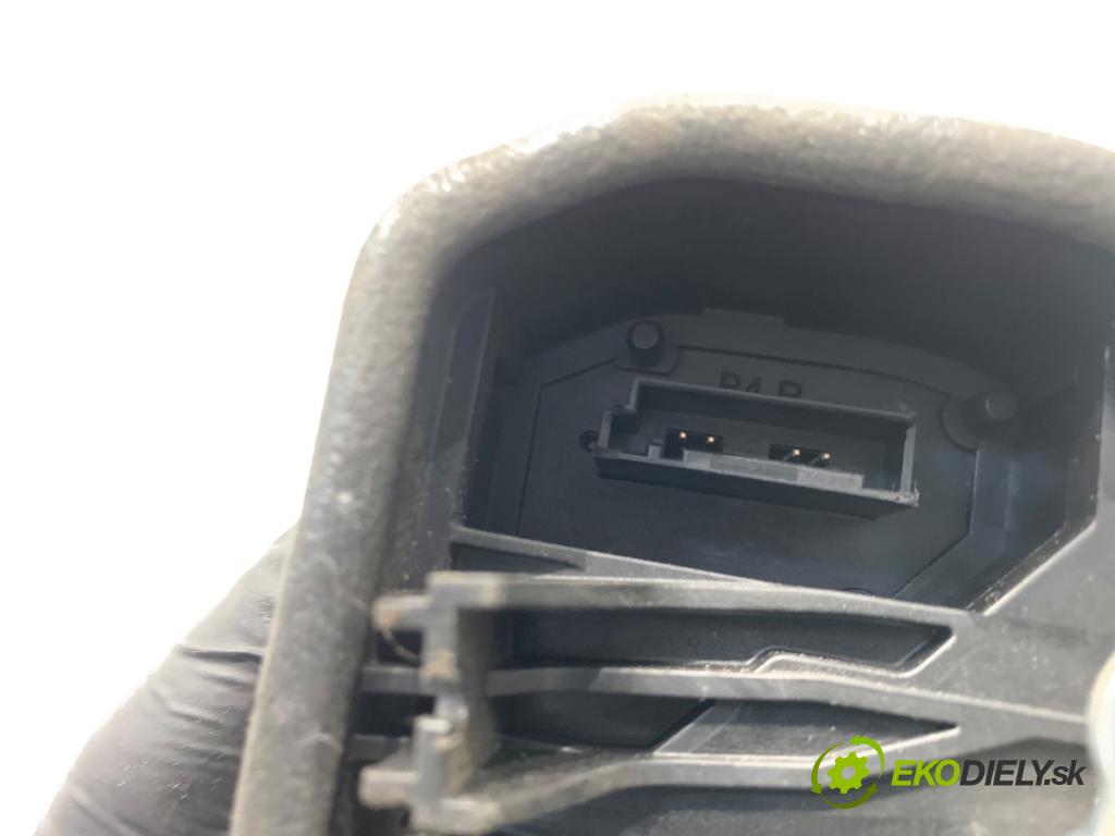 BMW F30 sedan 2015 110 kW 318 d 1995 zámok Dvere pravy predný 7229458