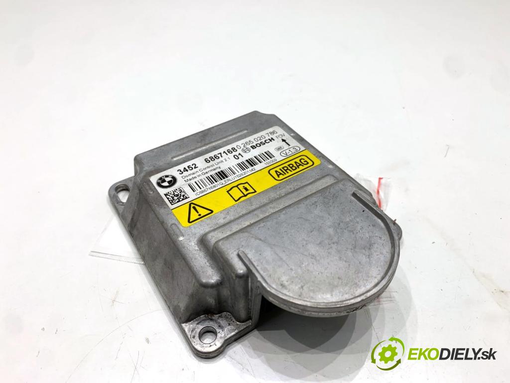 BMW F30 sedan 2015 110 kW 318 d 1995 senzor airbag 6867168 (Snímač)