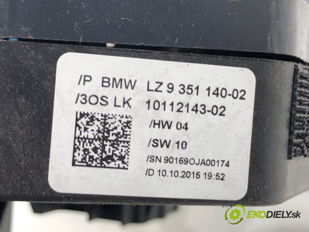BMW F30 sedan 2015 110 kW 318 d 1995 Prepínač kombinovaný 9351140 (Prepínacie páčky pod volantom)