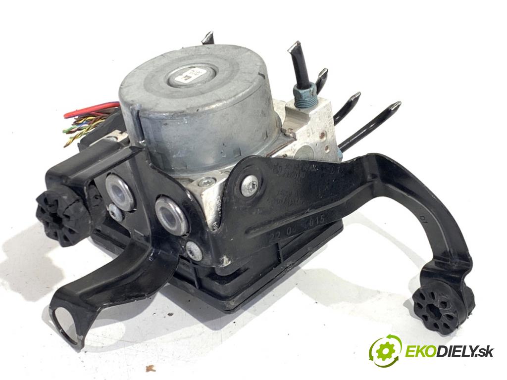 BMW F30 sedan 2015 110 kW 318 d 1995 Pumpa ABS 6871109 (Pumpa ABS)