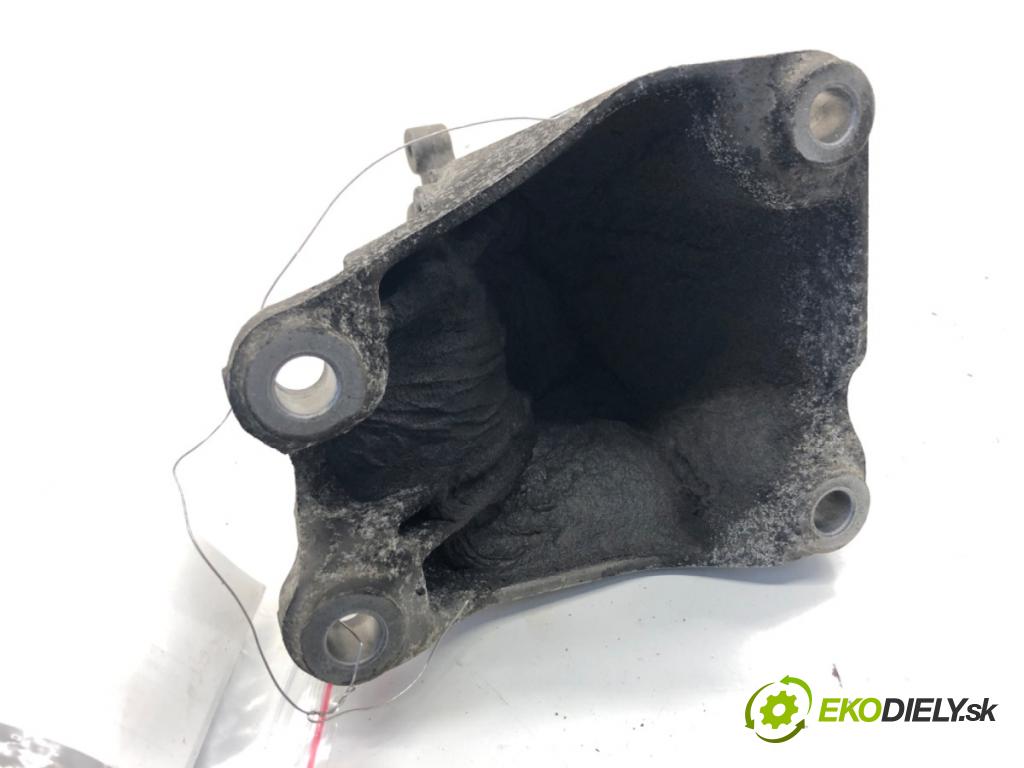BMW F30 sedan 2015 110 kW 318 d 1995 Držiak Motor 6859406
