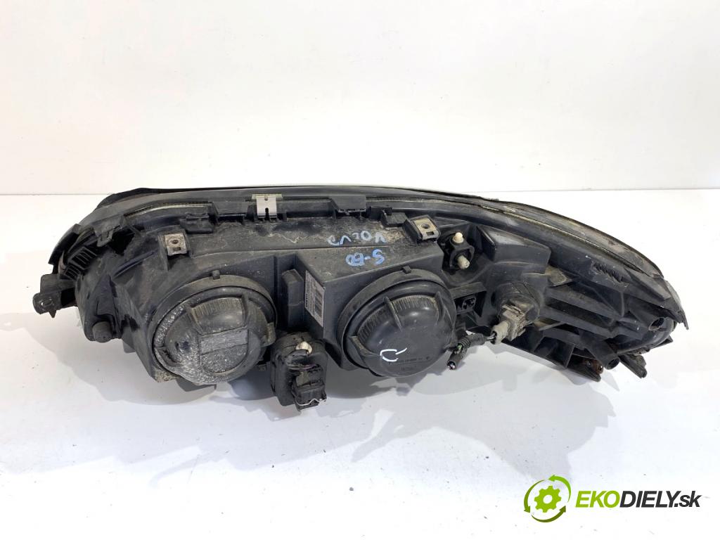VOLVO V70 II Kombi 2000 103 kW 2.5 TDI 2460 světlomet pravý přední část 9151852