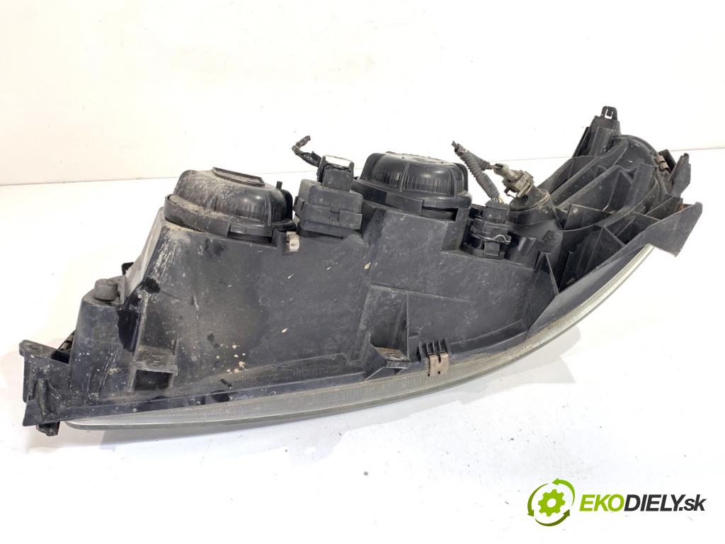 VOLVO V70 II Kombi 2000 103 kW 2.5 TDI 2460 světlomet pravý přední část 9151852