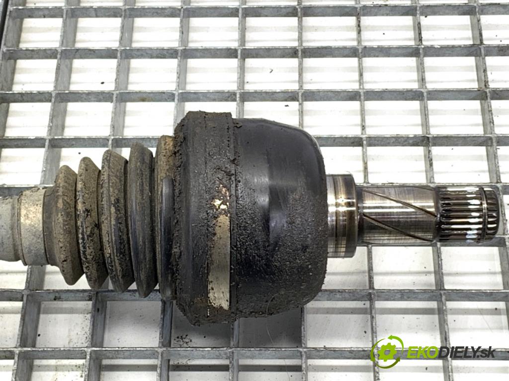 VOLVO V70 II Kombi 2000 103 kW 2.5 TDI 2460 Poloos ľavy predný