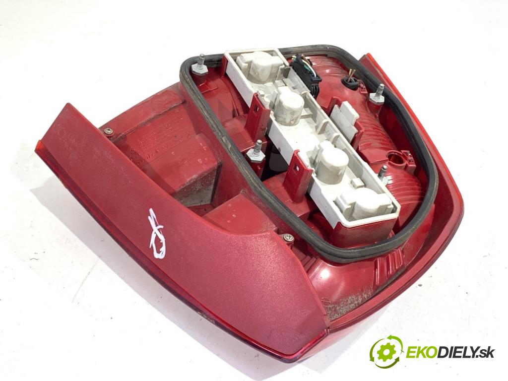 SKODA OCTAVIA II liftback 2004 103 kW 2.0 TDI 1968 světlo pravý zadní část