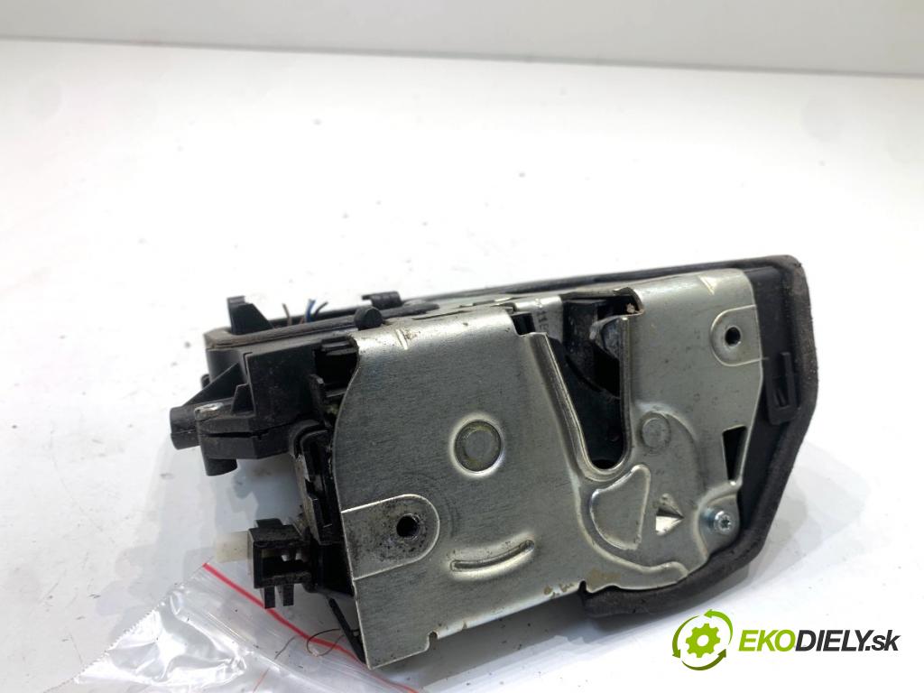 BMW E90 sedan 2006 120 kW 320 d 1995 zámok Dvere pravy zad 7060296