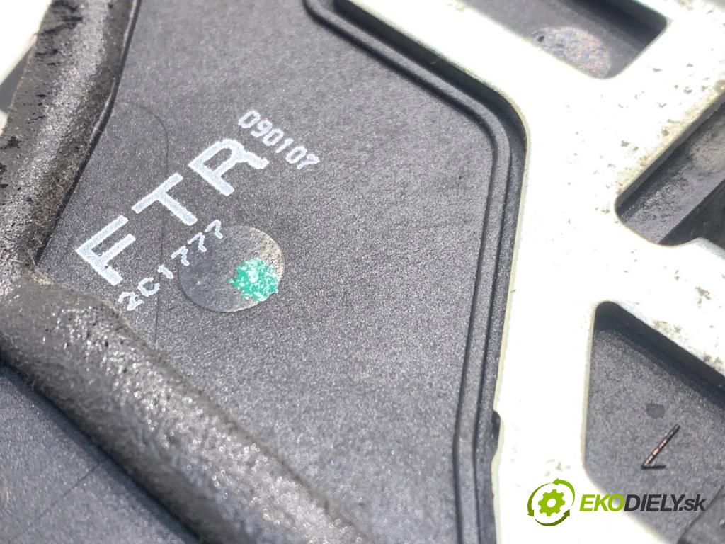 BMW E90 sedan 2006 120 kW 320 d 1995 zámok dveře pravý přední část 7059968