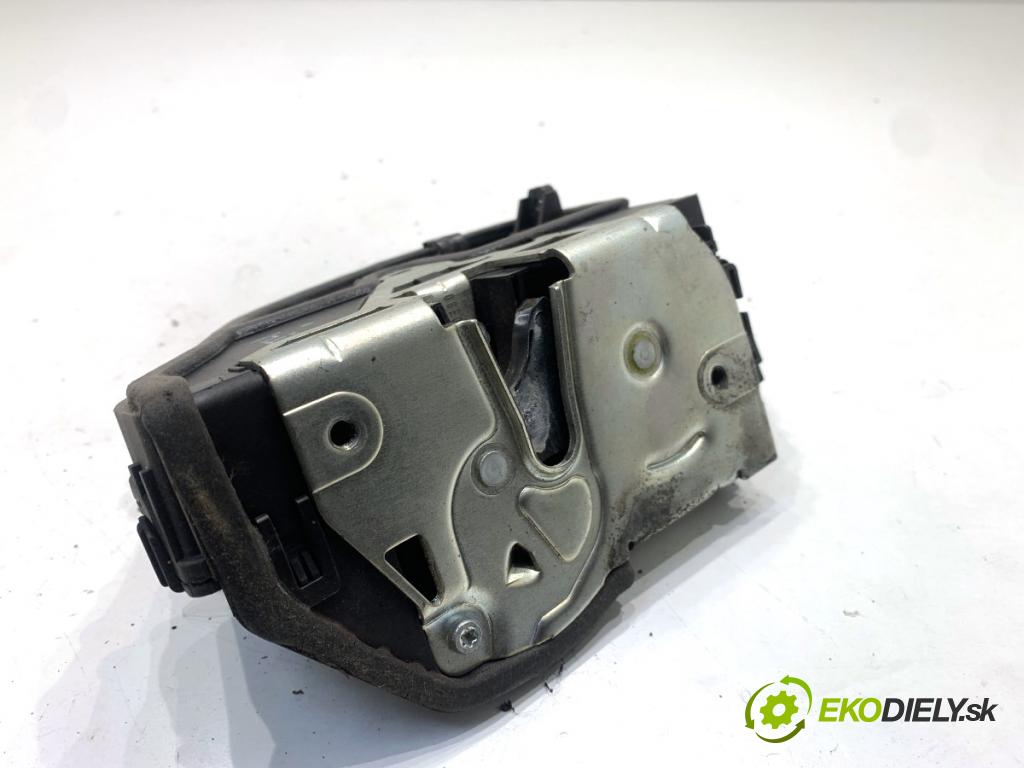 BMW E90 sedan 2006 120 kW 320 d 1995 zámok Dvere ľavy predný 7059973
