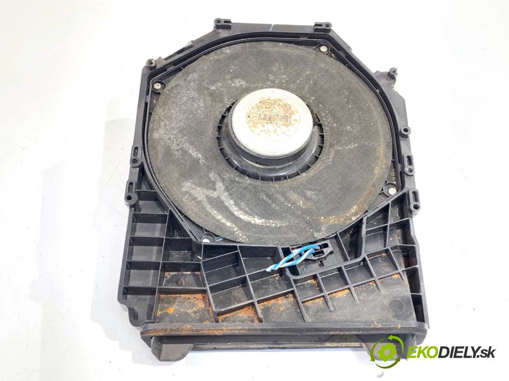 BMW E90 sedan 2006 120 kW 320 d 1995 reproduktory 9143232