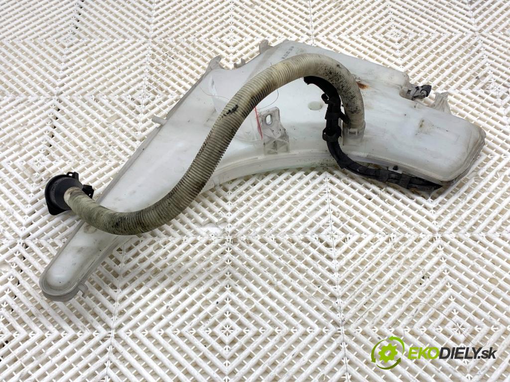 BMW E87 liftback 2005 90 kW 118 d 1995 nádržka ostřikovačů 7124231