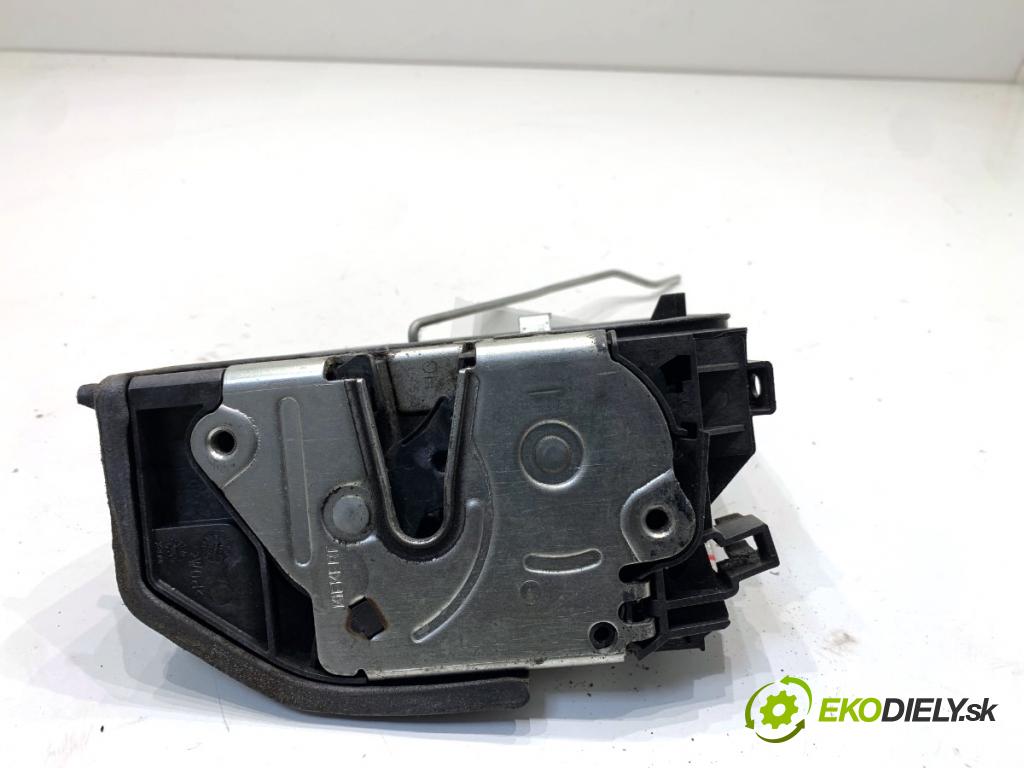 BMW E87 liftback 2005 90 kW 118 d 1995 zámok Dvere ľavy predný 7167077