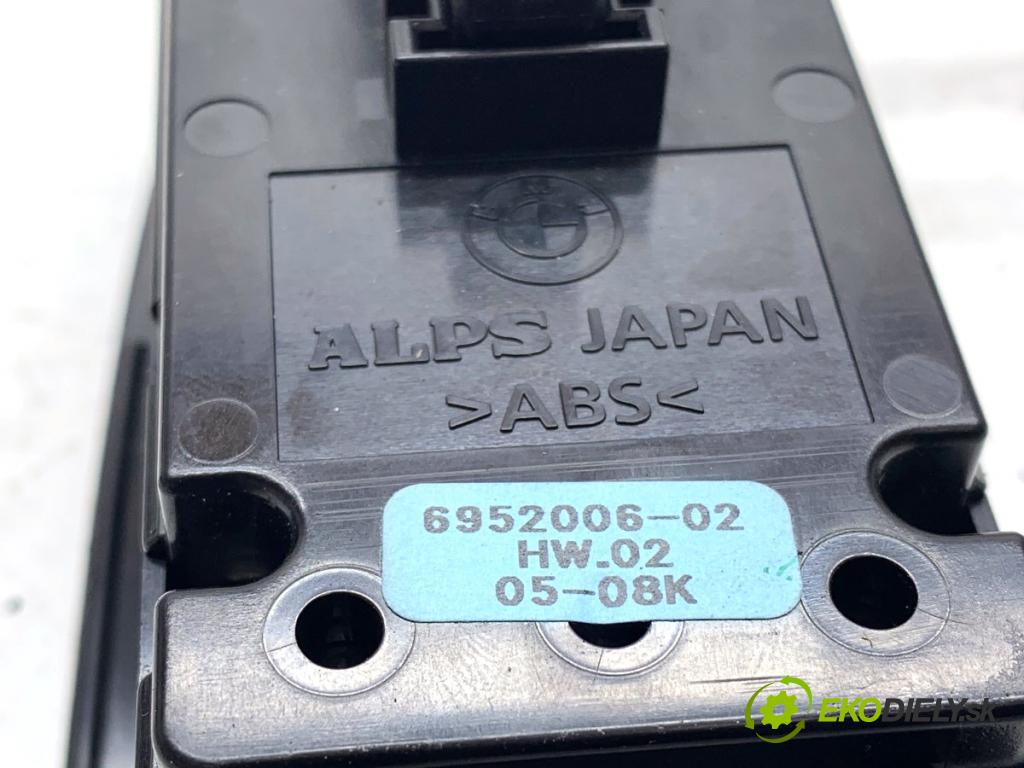 BMW E87 liftback 2005 90 kW 118 d 1995 Prepínač okien 6952006 (Prepínacie páčky pod volantom)