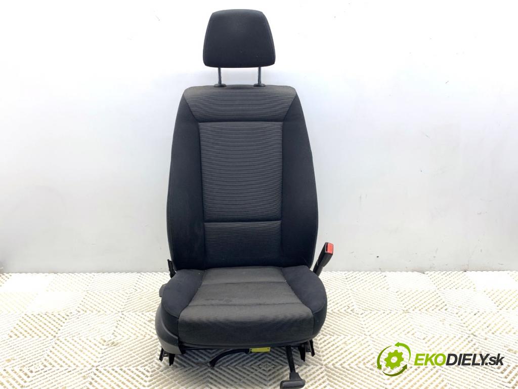 BMW E87 liftback 2005 90 kW 118 d 1995 sedadlo pravý přední část 