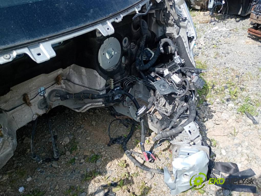 FORD TRANSIT VI Autobus 2019 96 kW 2.0 EcoBlue 1995 karoséria ČTVRŤÁK: Blatník prah strecha PODŁUŻNICA