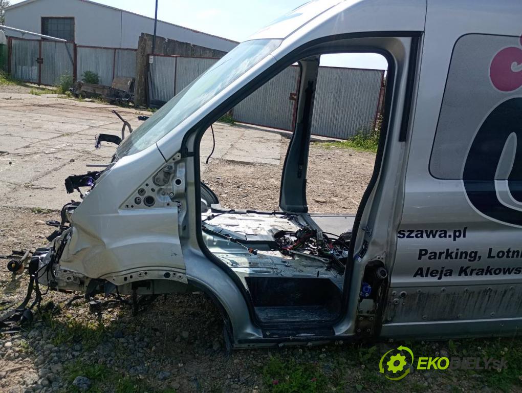 FORD TRANSIT VI Autobus 2019 96 kW 2.0 EcoBlue 1995 karoséria ČTVRŤÁK: Blatník prah strecha PODŁUŻNICA