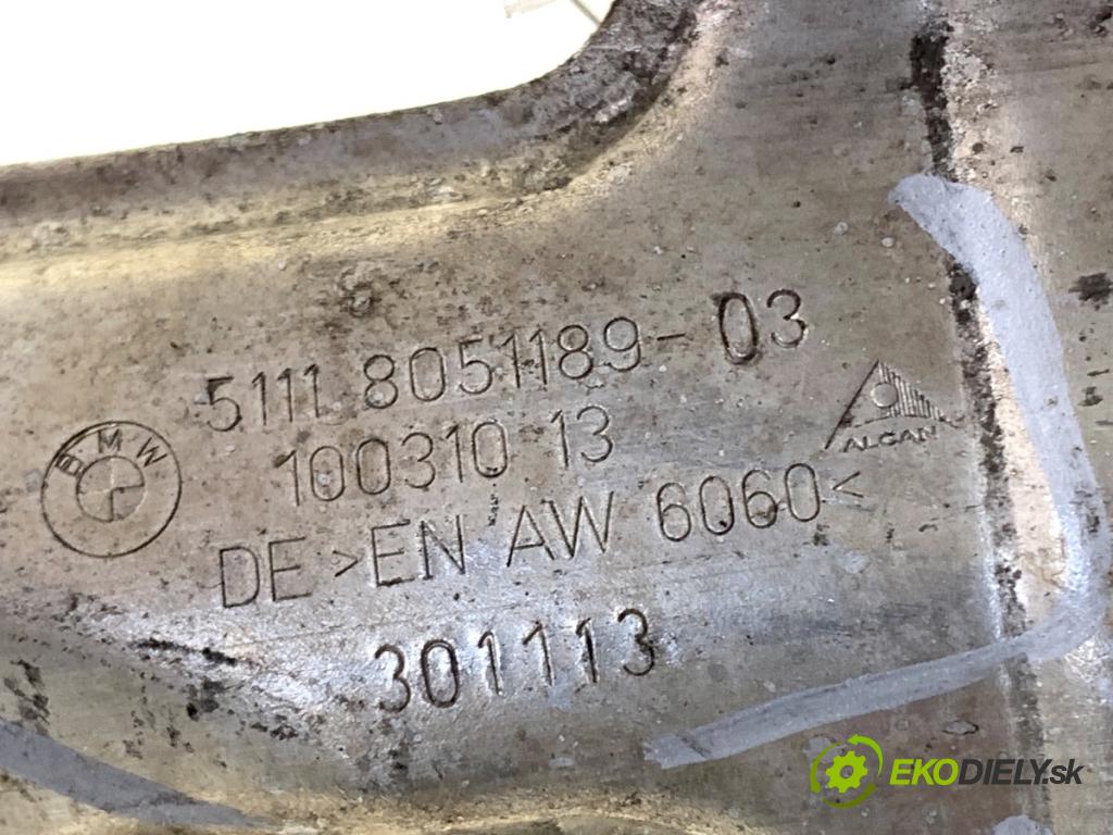 BMW F30 sedan 2015 110 kW 318 d 1995 držák mačkání přední část levá strana 8051189