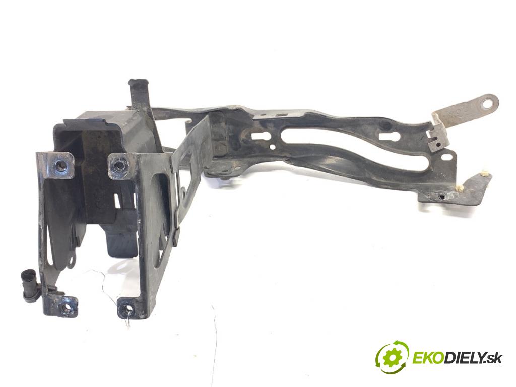 BMW F30 sedan 2015 110 kW 318 d 1995 uchytenia svetla pravé 170238-11