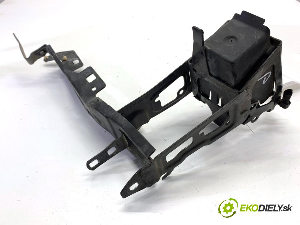 BMW F30 sedan 2015 110 kW 318 d 1995 uchytenia svetla pravé 170238-11