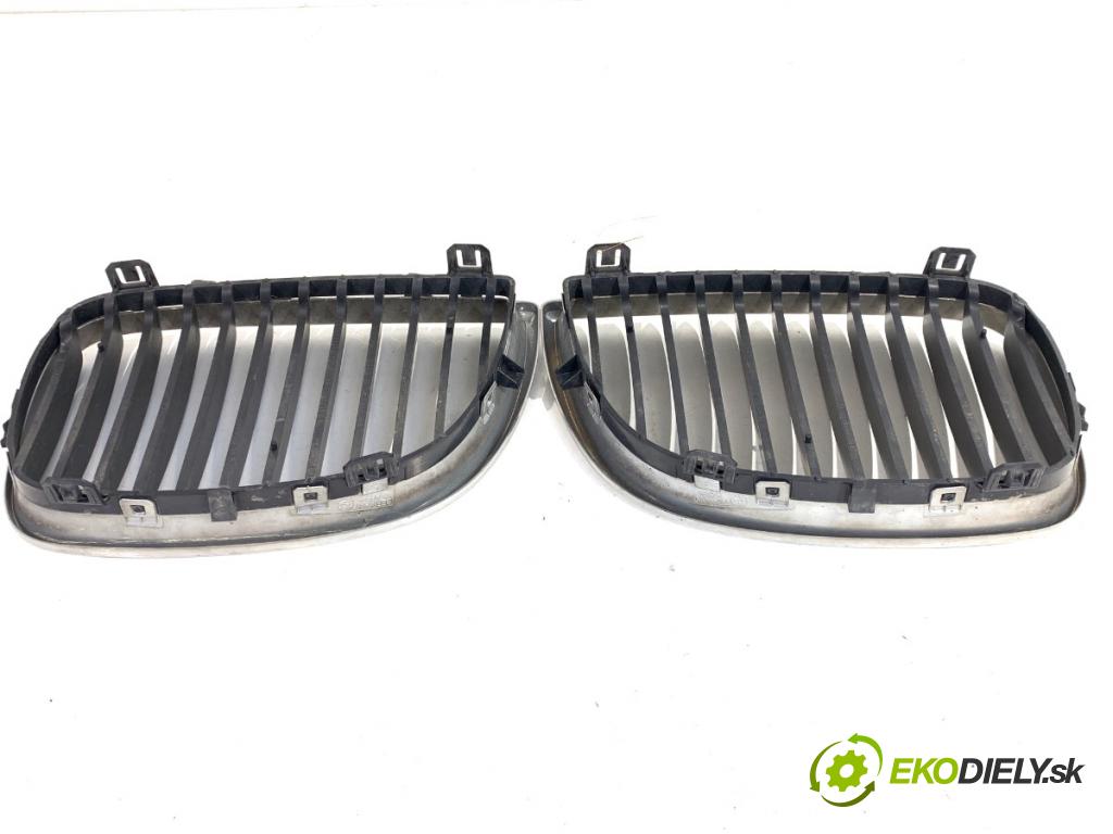 BMW E87 liftback 2005 90 kW 118 d 1995 mřížka maska 7077129 (Přední mřížka (maska chladiče))