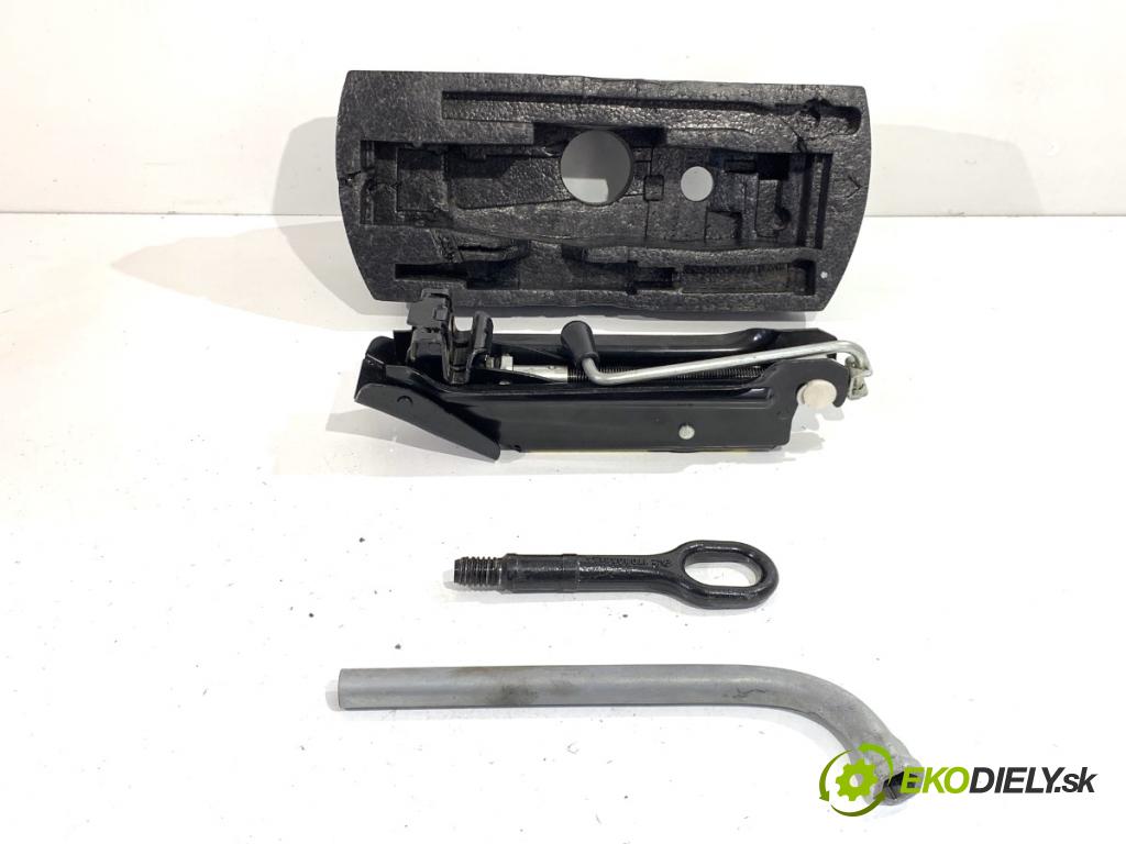 VW GOLF VI Kombi 2010 77 kW 1.6 TDI 1598 Súprava náradia 1J0012115AF