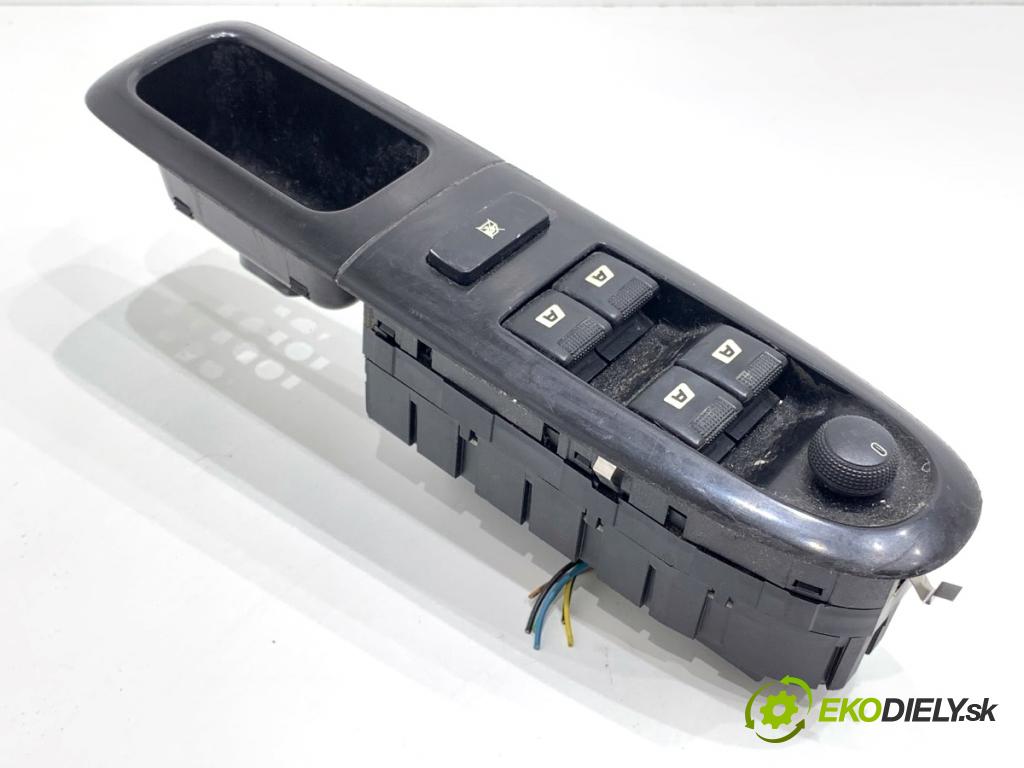 PEUGEOT 607 sedan 2006 100 kW 2.0 HDI 1997 Prepínač okien 9658915877 (Prepínacie páčky pod volantom)