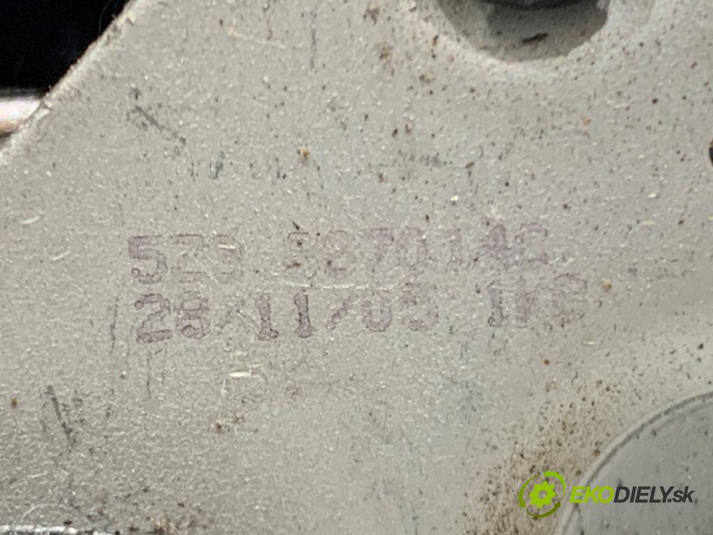 VW FOX liftback 2005 51 kW 1.4 TDI 1422 zámok dveře pravý přední část