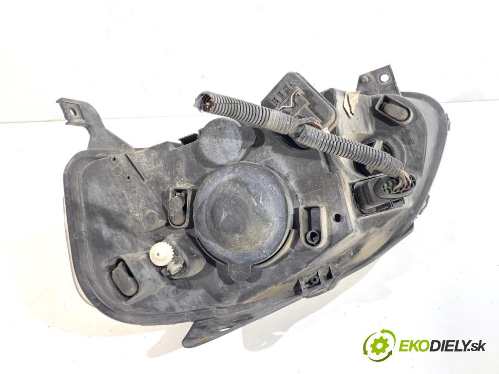 VW FOX liftback 2005 51 kW 1.4 TDI 1422 světlomet pravý přední část