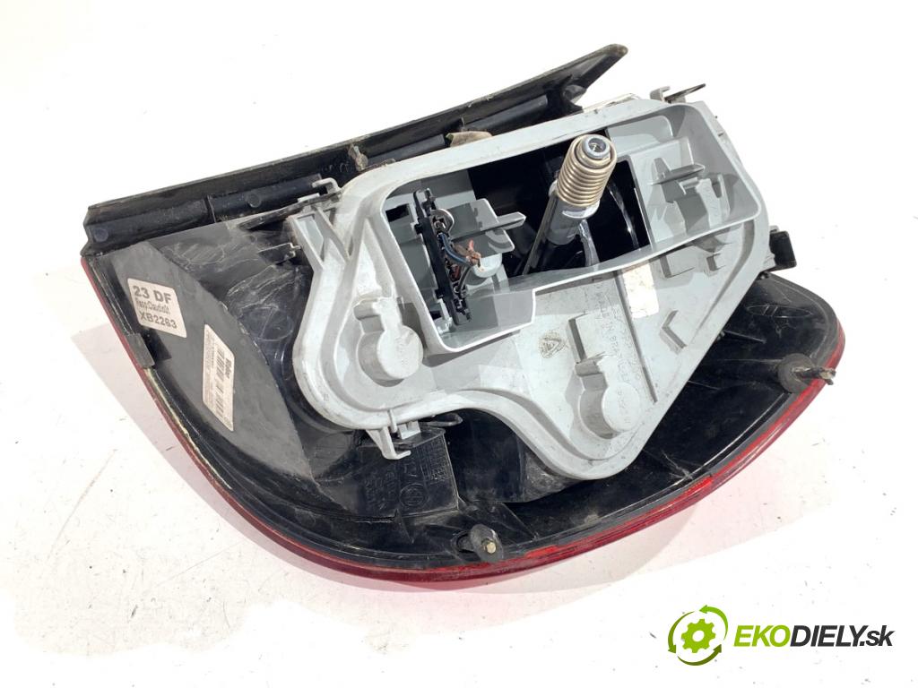 VW FOX liftback 2005 51 kW 1.4 TDI 1422 Svetlo ľavy zad 5Z0945095A