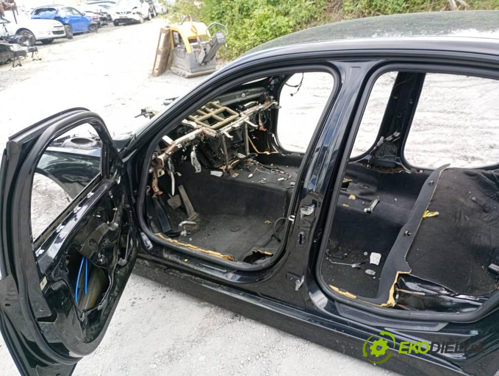 BMW F30 sedan 2015 110 kW 318 d 1995 karoséria ČTVRŤÁK: Blatník prah strecha PODŁUŻNICA