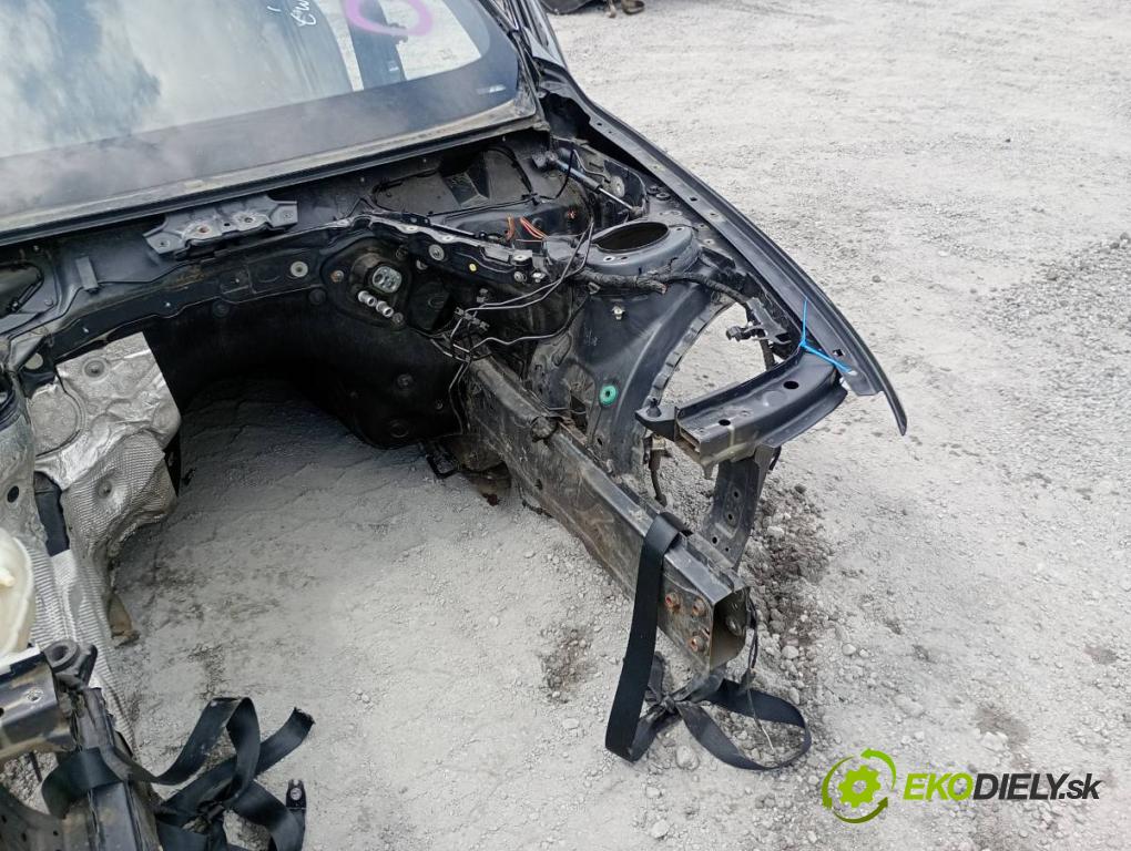 BMW F30 sedan 2015 110 kW 318 d 1995 karoséria ČTVRŤÁK: Blatník prah strecha PODŁUŻNICA
