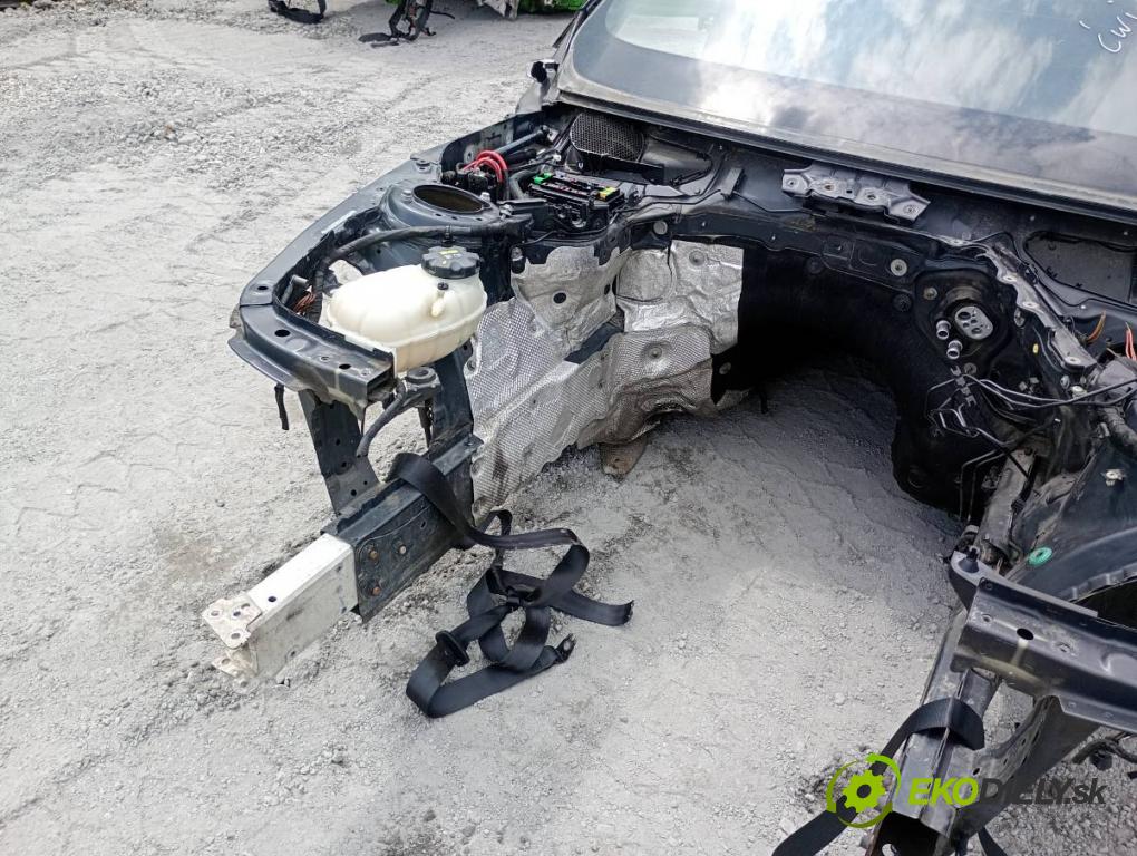 BMW F30 sedan 2015 110 kW 318 d 1995 karoséria ČTVRŤÁK: Blatník prah strecha PODŁUŻNICA