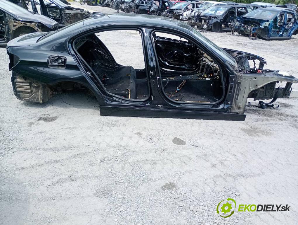 BMW F30 sedan 2015 110 kW 318 d 1995 karoséria ČTVRŤÁK: Blatník prah strecha PODŁUŻNICA