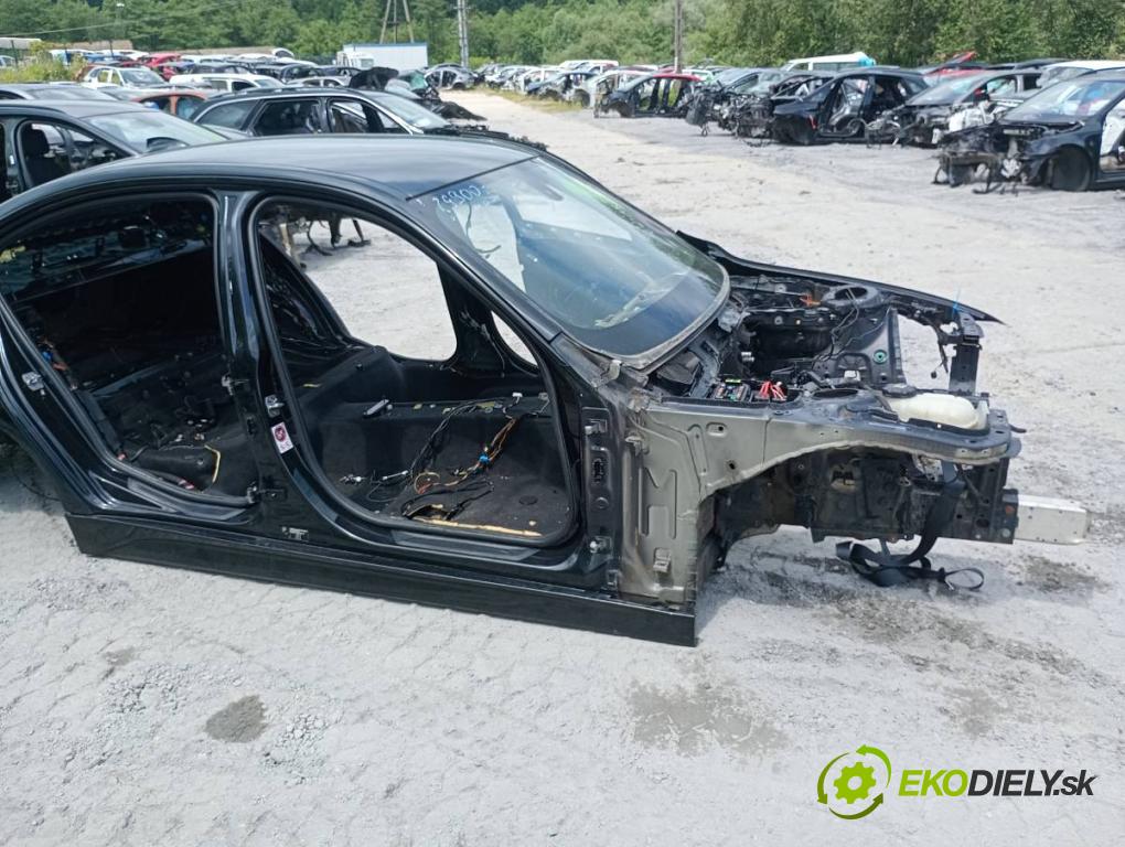 BMW F30 sedan 2015 110 kW 318 d 1995 KAROSERIA ČTVRŤÁK blatník práh střecha PODŁUŻNICA