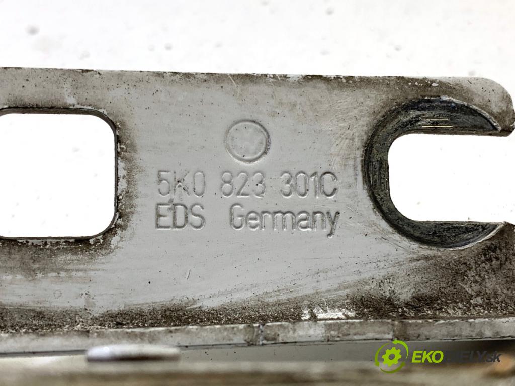 VW GOLF VI Kombi 2010 77 kW 1.6 TDI 1598 závesky kapoty 5K0823301C 5K0823302C