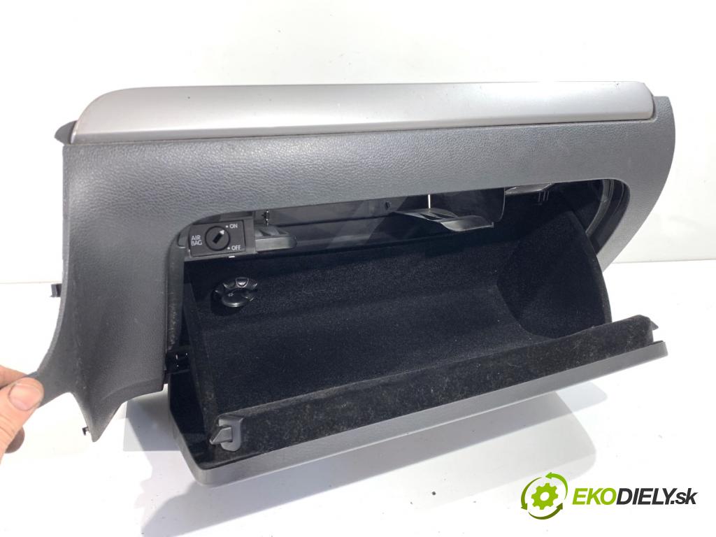 VW GOLF VI Kombi 2010 77 kW 1.6 TDI 1598 Priehradka, kastlík spolujazdca 1K1857290 (Priehradka (kastlík))
