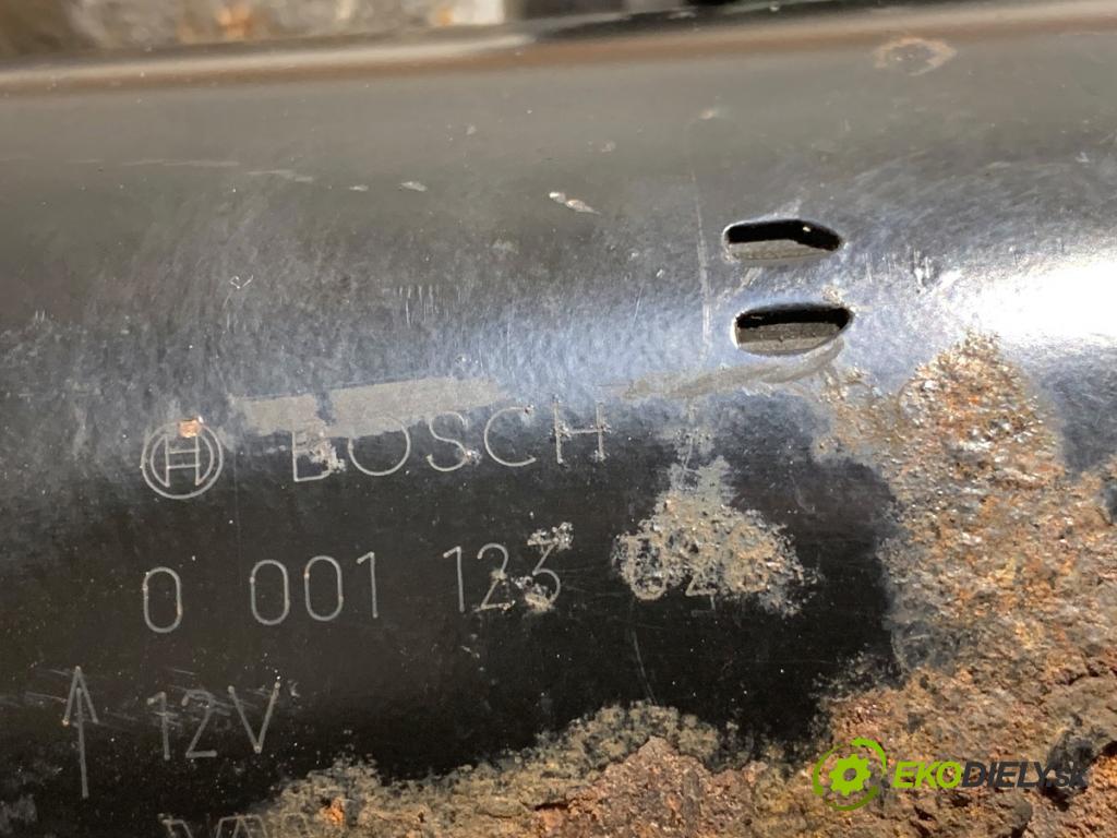 VW GOLF VI Kombi 2010 77 kW 1.6 TDI 1598 startér 0001123028 (Startér)