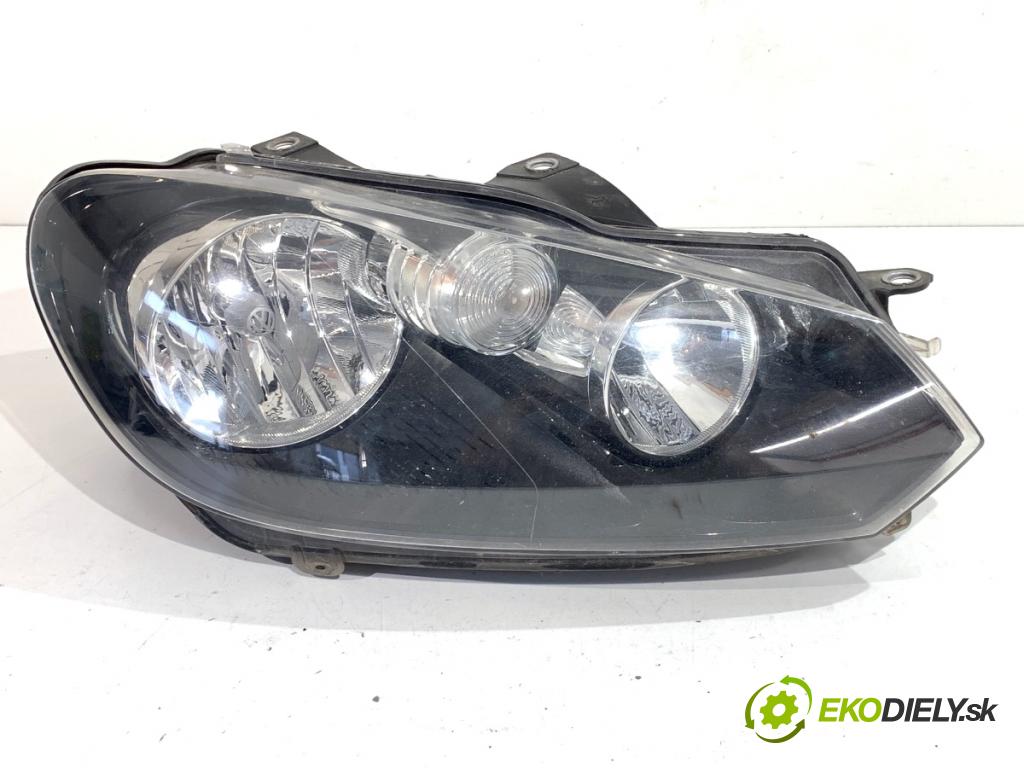 VW GOLF VI Kombi 2010 77 kW 1.6 TDI 1598 světlomet pravý přední část 