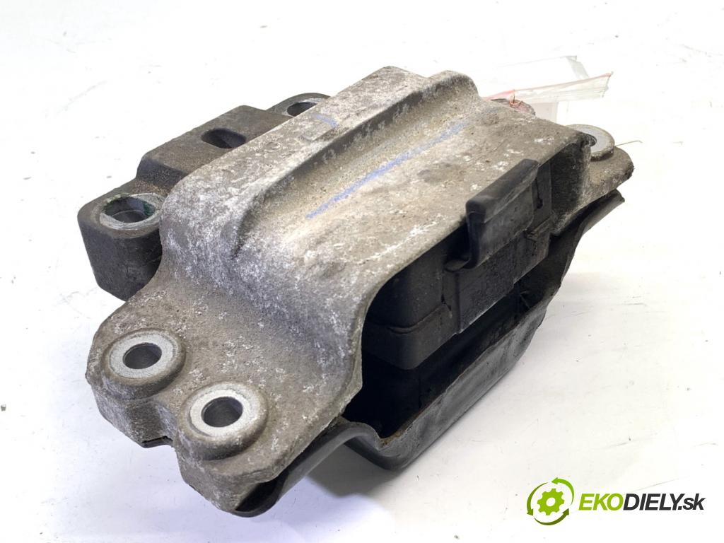 VW GOLF VI Kombi 2010 77 kW 1.6 TDI 1598 AirBag Motor ľavy 1K0199555