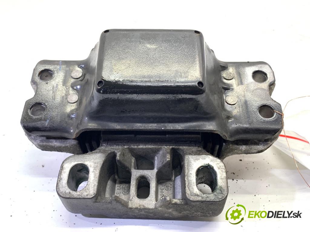 VW GOLF VI Kombi 2010 77 kW 1.6 TDI 1598 AirBag Motor ľavy 1K0199555