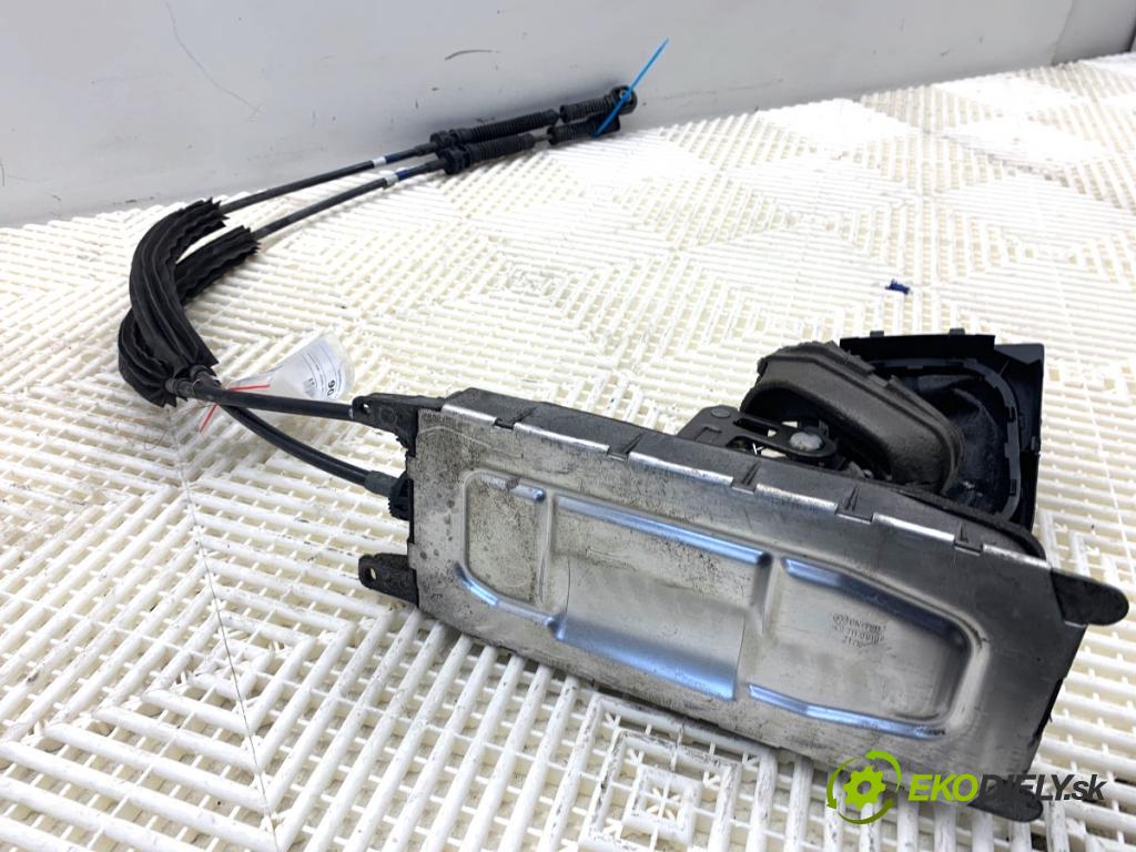 VW GOLF VI Kombi 2010 77 kW 1.6 TDI 1598 Kulisa 1K0711049CB (Rýchlostná páka (kulisa))