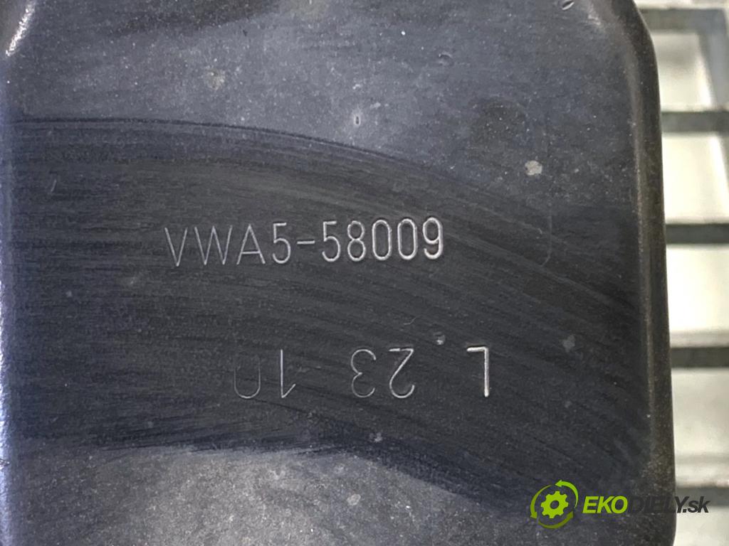 VW GOLF VI Kombi 2010 77 kW 1.6 TDI 1598 Výstuha nárazníka predný 5K0807109M (Výstuha predná)