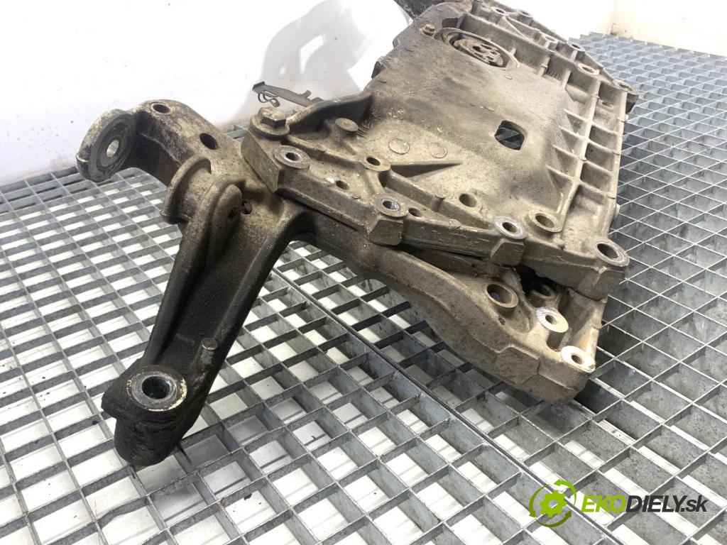 VW GOLF VI Kombi 2010 77 kW 1.6 TDI 1598 výztuha pod motor 1K0199369G (Přední výztuha)