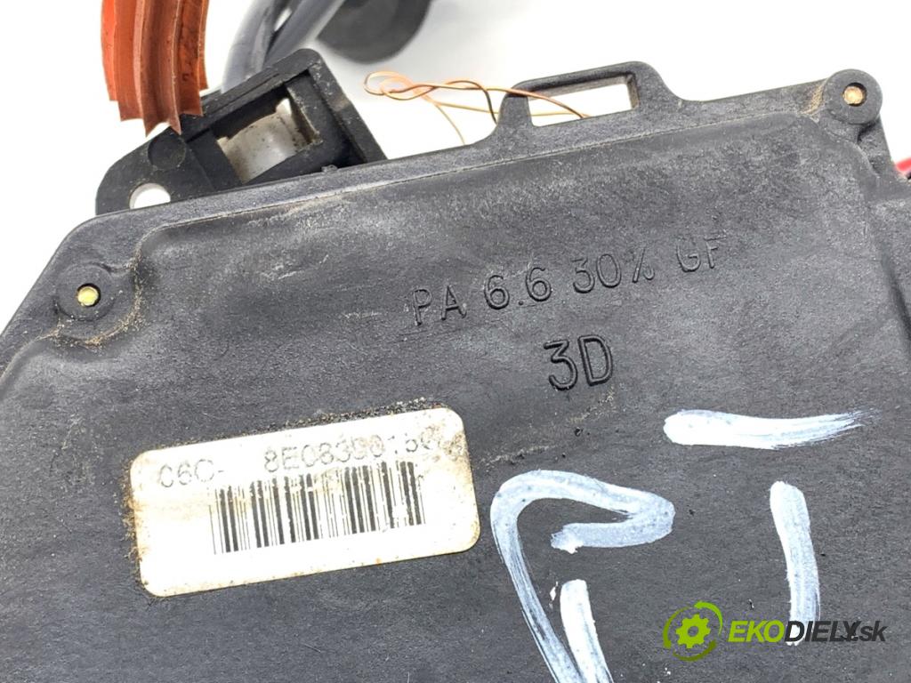 AUDI A4 B6 sedan 2004 114 kW 2.5 TDI 2496 zámok Dvere pravy zad 8E0839015C