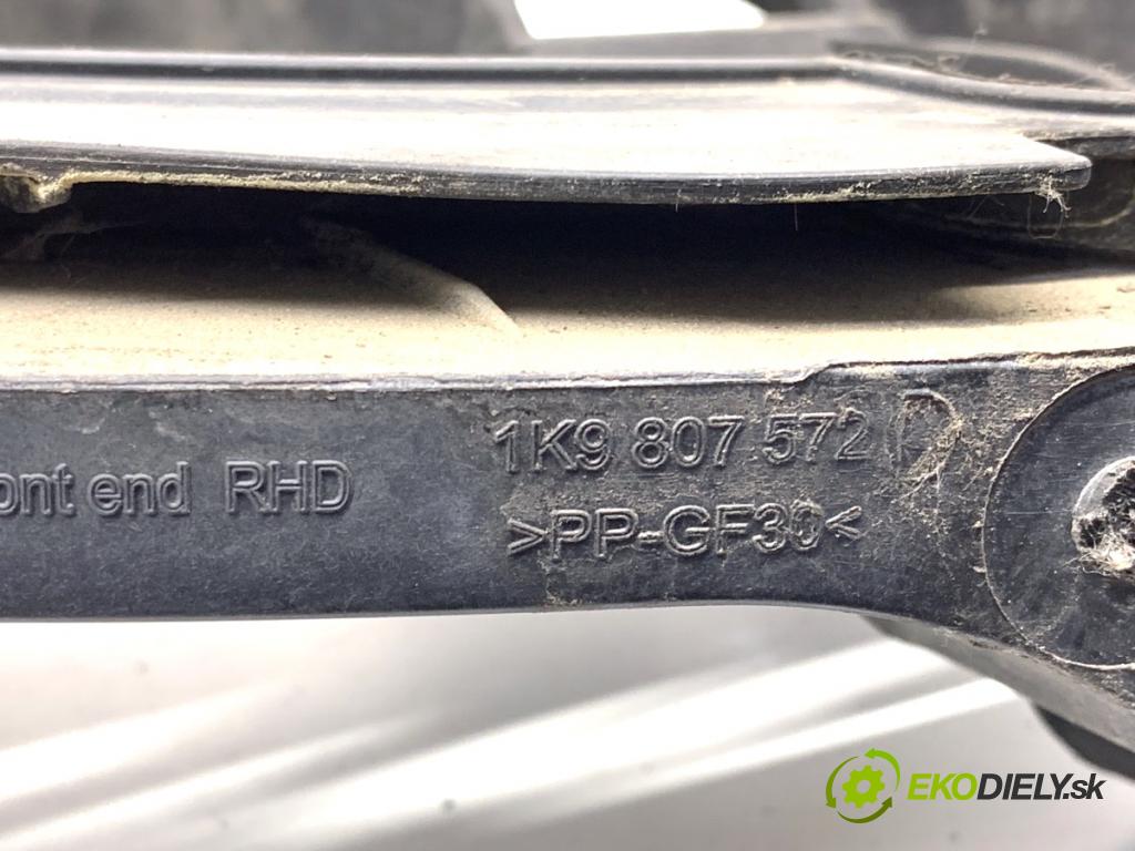 VW GOLF VI Kombi 2010 77 kW 1.6 TDI 1598 Úchyt svetla pravy 5K0807228A