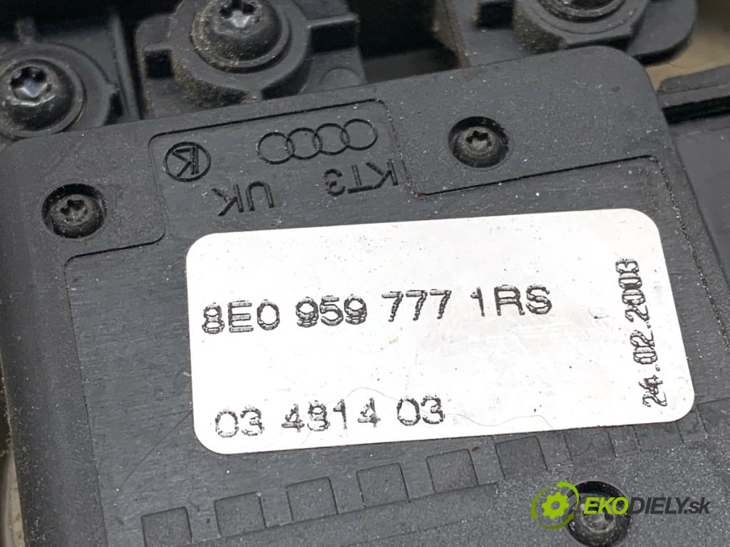 AUDI A4 B6 sedan 2004 114 kW 2.5 TDI 2496 Prepínač sedačky ľavy 8E0959747